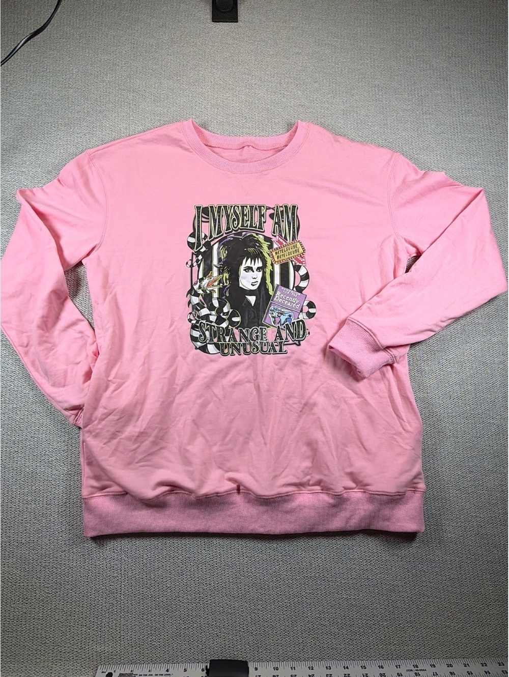 Beetlejuice Lydia Deetz Pink Sweatshirt XL Strange Unusual Graphic Pullover